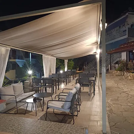 מלון דירות Sirocco Seaside 3*