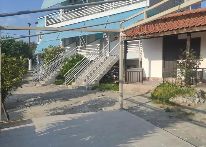 מלון דירות Sirocco Seaside 3*