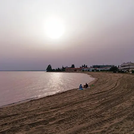 Ξενοδοχείο με διαμερίσματα Sirocco Seaside 3*