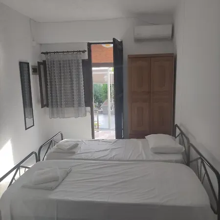 Ξενοδοχείο με διαμερίσματα Sirocco Seaside 3*